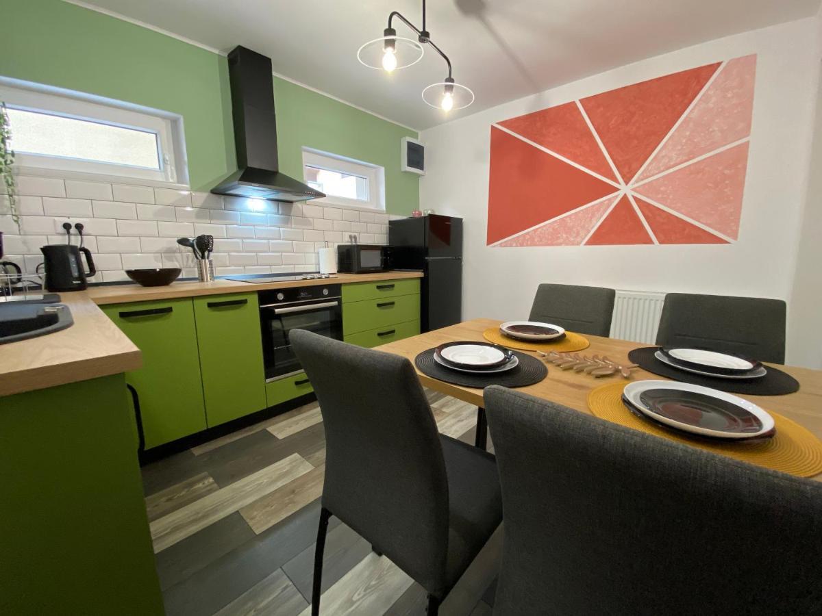 Evergreen Apartment *